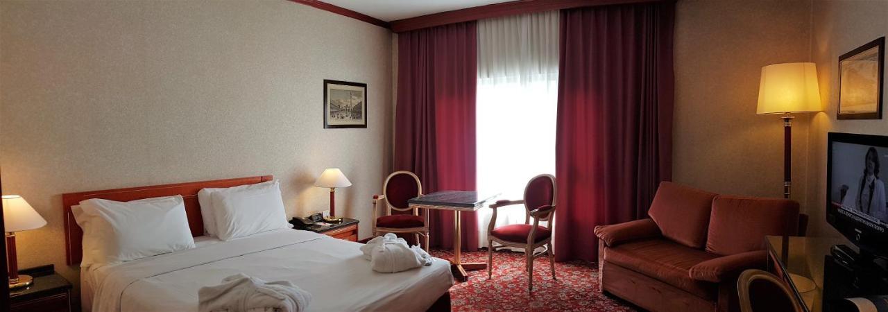Hotel Russott