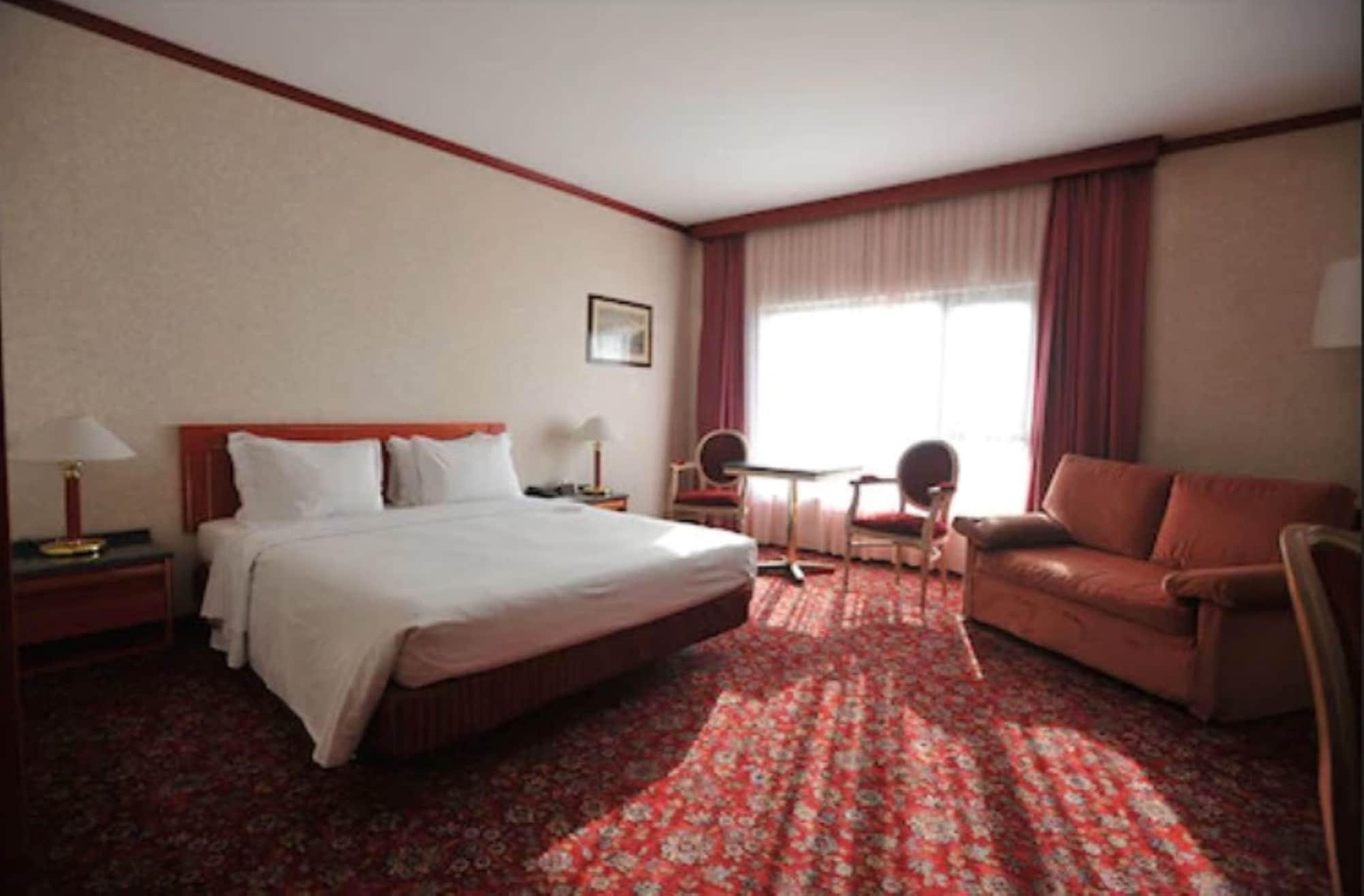Russott Hotel
