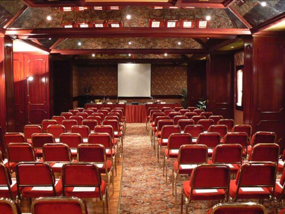 Hotel Russott 4*