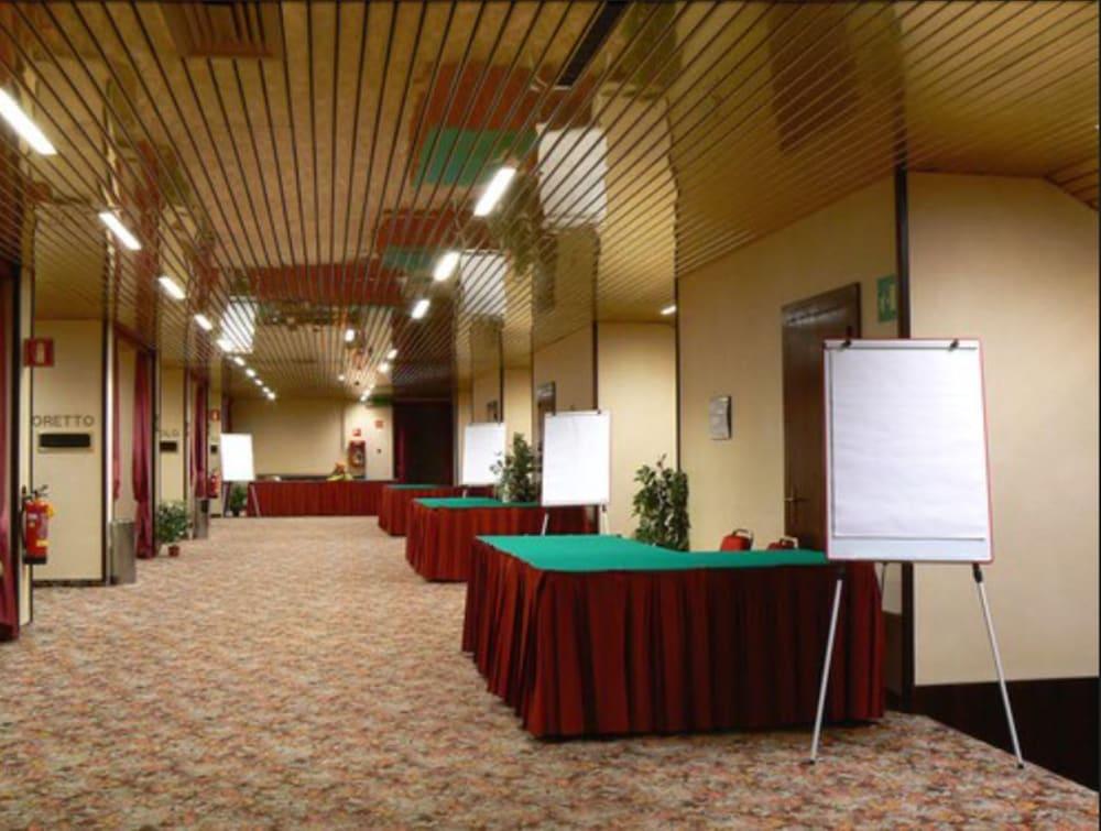 Russott Hotel 4*